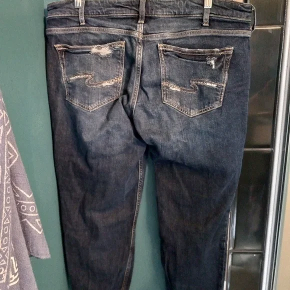 Silver- Mid-Rise Jeans- Women's- SZ 34 (Curvy Fit) - Picture 7 of 7